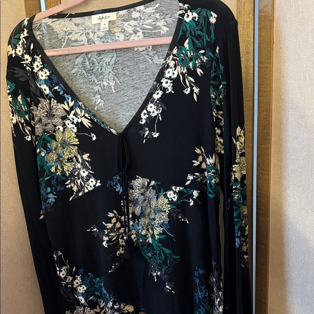 Vintage Style & Co.Floral Top medium